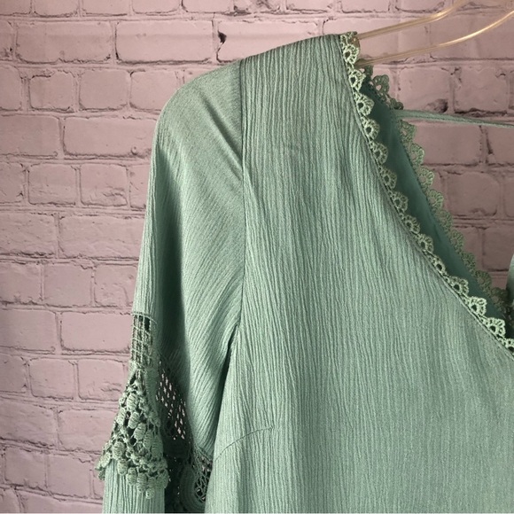 DRESS - Women's Soieblu Crinkle V-Neck Mini Dress in Malachite Green. Size M - Picture 8 of 15